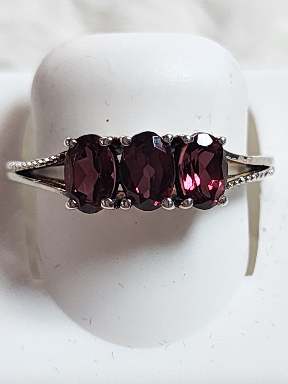 D'Joy 925 Sterling Silver Mozambique Garnet 3 Stone Trilogy Ring Size 8.25